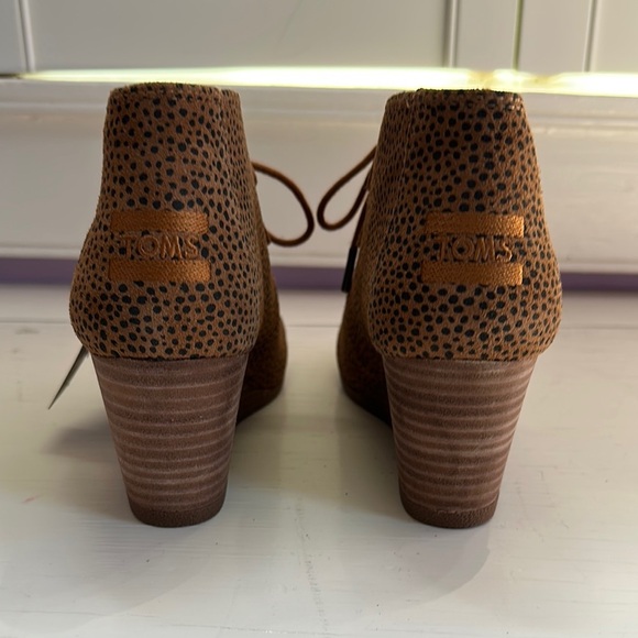NWT Toms Kala Wedge Bootie in tan mini cheetah suede - Picture 4 of 7